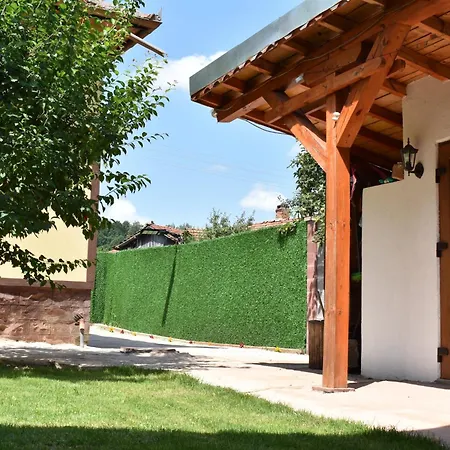 диковата къща Σπίτι διακοπών Lesidren