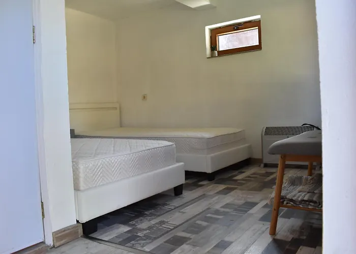 度假居 диковата къща Lesidren