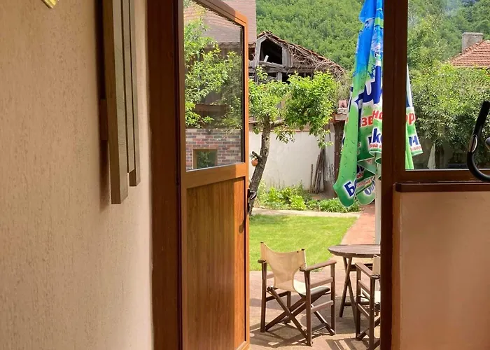 度假居 диковата къща Lesidren